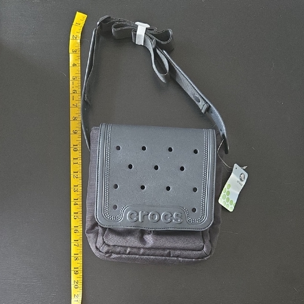CROCS Black Women's Crossbody Belt Bag with Vent Detail